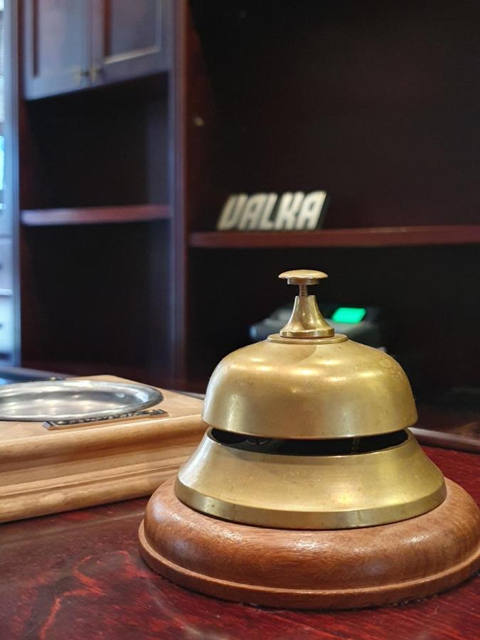 Otra Elpa Hotel Valka Bagian luar foto