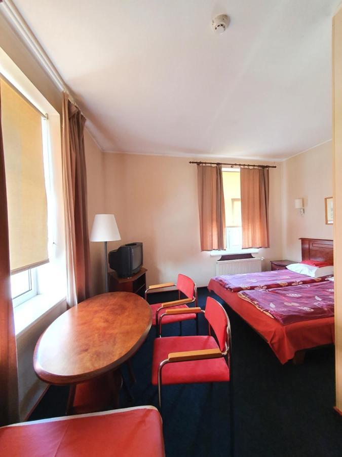 Otra Elpa Hotel Valka Bagian luar foto